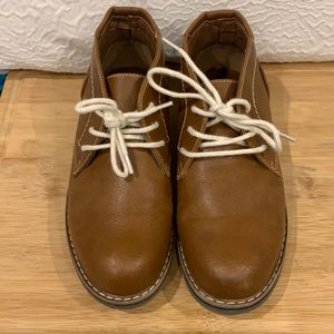 Tan leather causal boots.